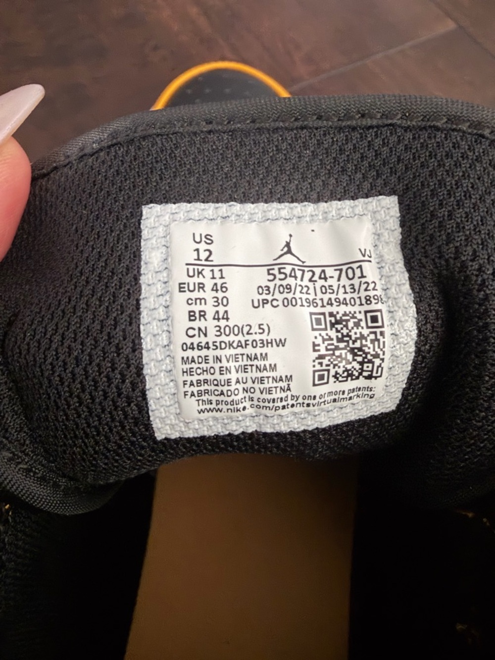 Jordan 1 Mid - Black/White/Yellow - Picture 5 of 5